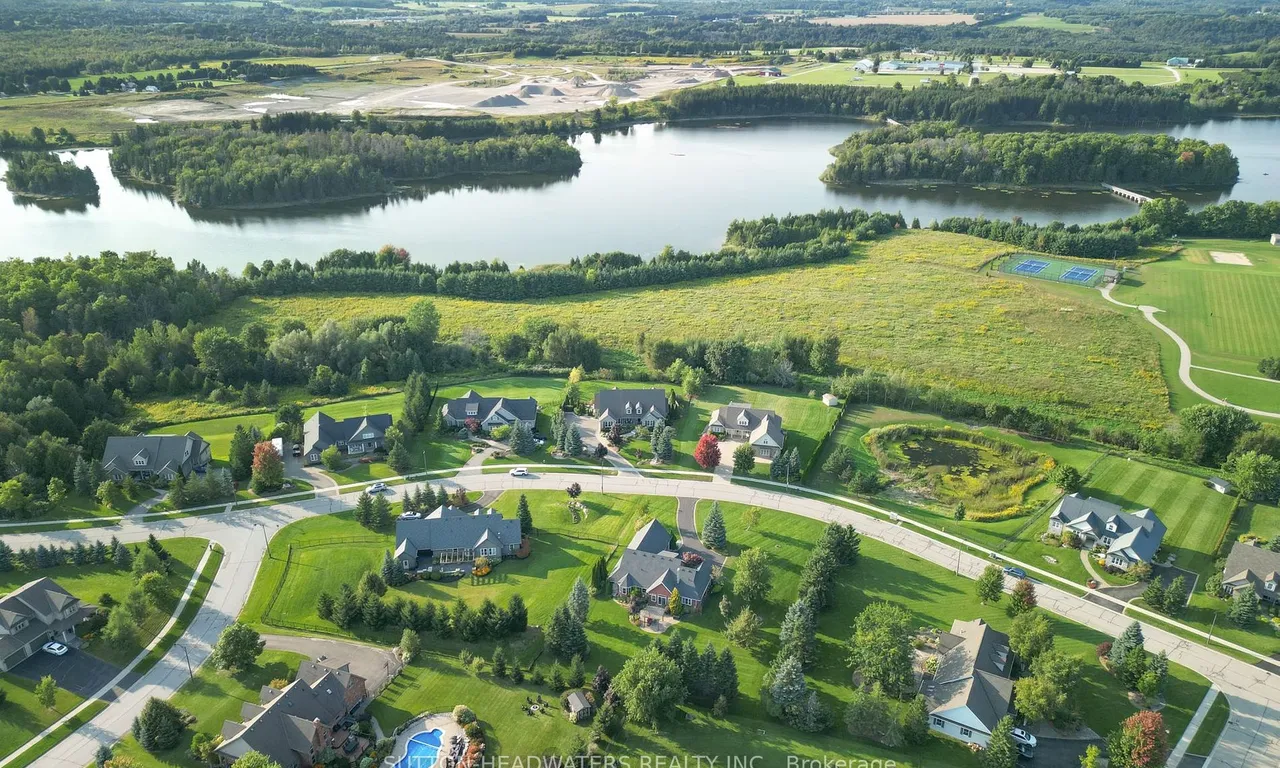 14 Blue Heron Dr, Mono, ON L9W 5K6