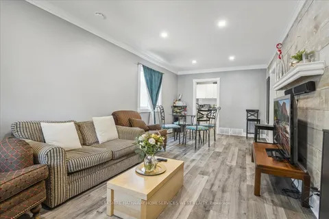 14 Manning St, St. Catharines, ON L2R 1H9