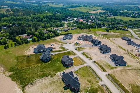 15 Horizon Crt, Kawartha Lakes, ON L0A 1A0