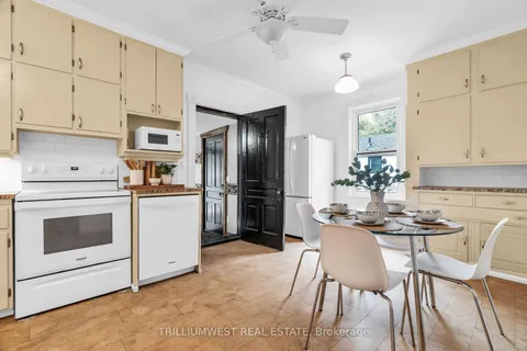 33 Merion St, Guelph, ON N1H 2L9