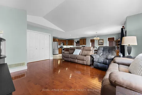 17 Ward Dr, Brighton, ON K0K 1H0