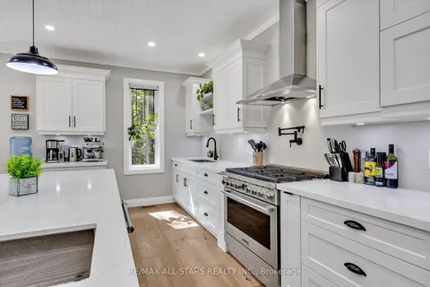 18 Six Foot Bay Rd, Galway-Cavendish and Harvey, ON K0L 1J0
