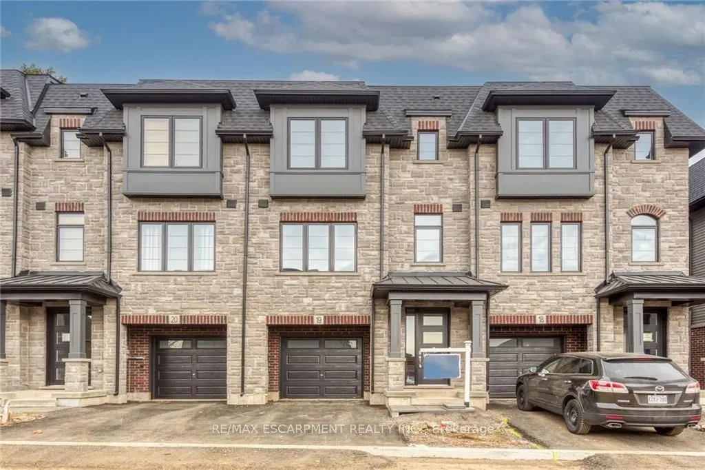 187 Wilson St, Hamilton, ON L9G 0J3