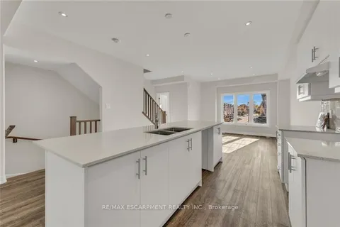 187 Wilson St, Hamilton, ON L9G 0J3