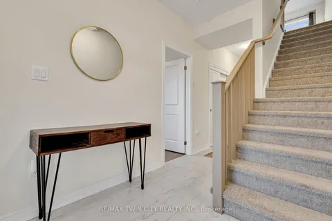 100 Hollywood Crt, Cambridge, ON N1R 0C5