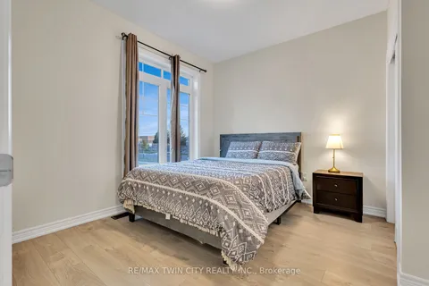 100 Hollywood Crt, Cambridge, ON N1R 0C5