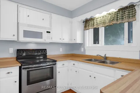 108 Nicholas St, Quinte West, ON K8V 6B2