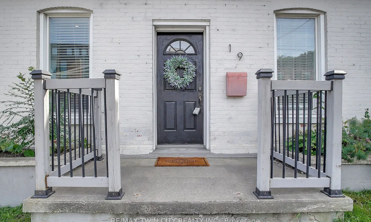 19 Cedar St, Cambridge, ON N1S 1T8