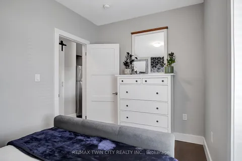 19 Cedar St, Cambridge, ON N1S 1T8