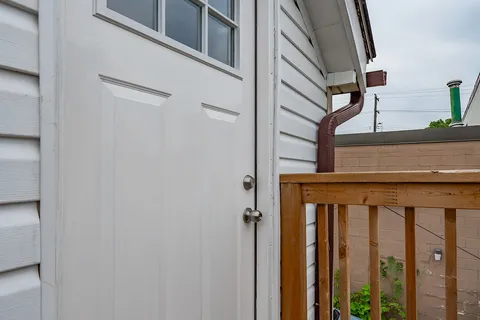 73 Albany Ave, Hamilton, ON L8H 2H4