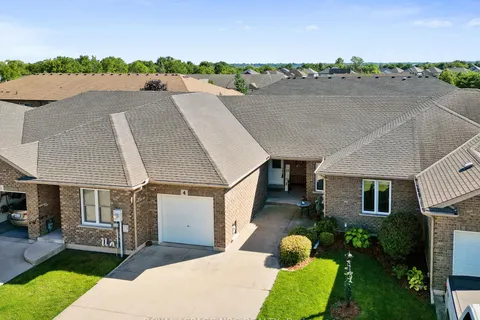 4 Avery Cres, St. Catharines, ON L2P 0B4