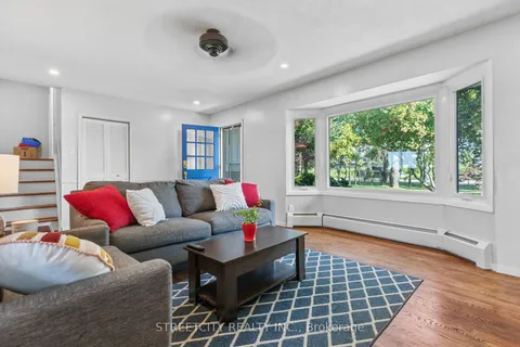 1007 Sunningdale Rd, London, ON N6G 5B7