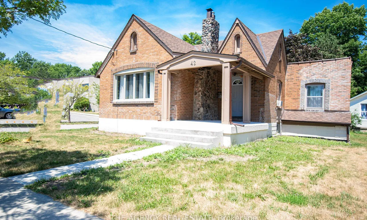42 Elmwood Pl, London, ON N6J 1J2