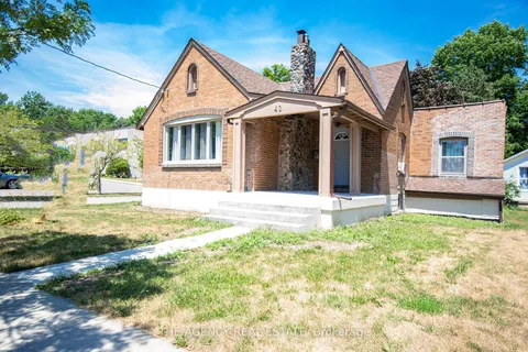 42 Elmwood Pl, London, ON N6J 1J2
