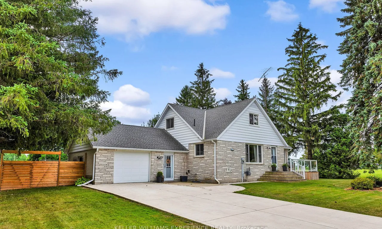 37 Allan St, Minto, ON N0G 1M0