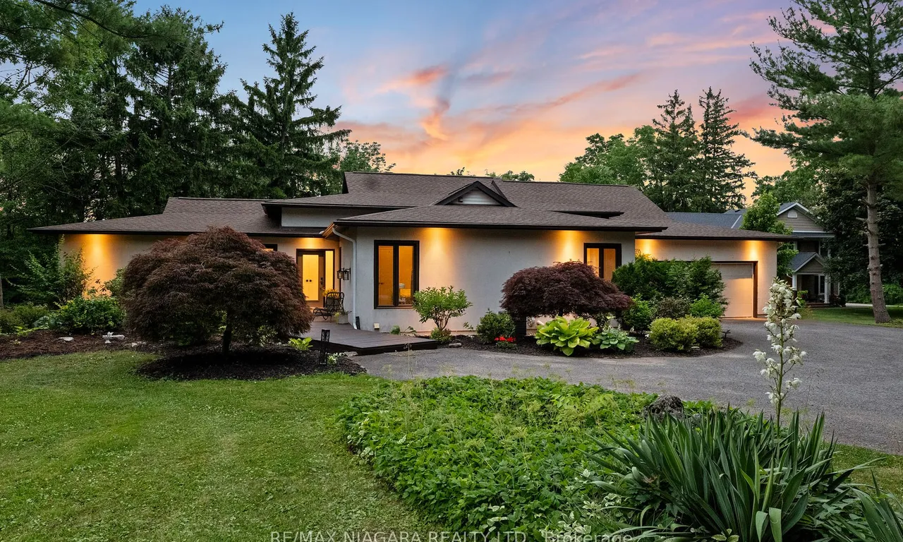 1647 Gregory Rd, St. Catharines, ON L2R 6P9