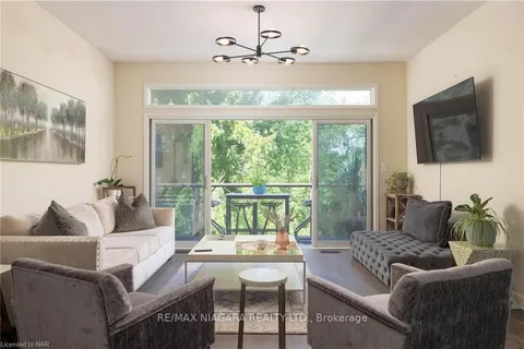 1647 Gregory Rd, St. Catharines, ON L2R 6P9