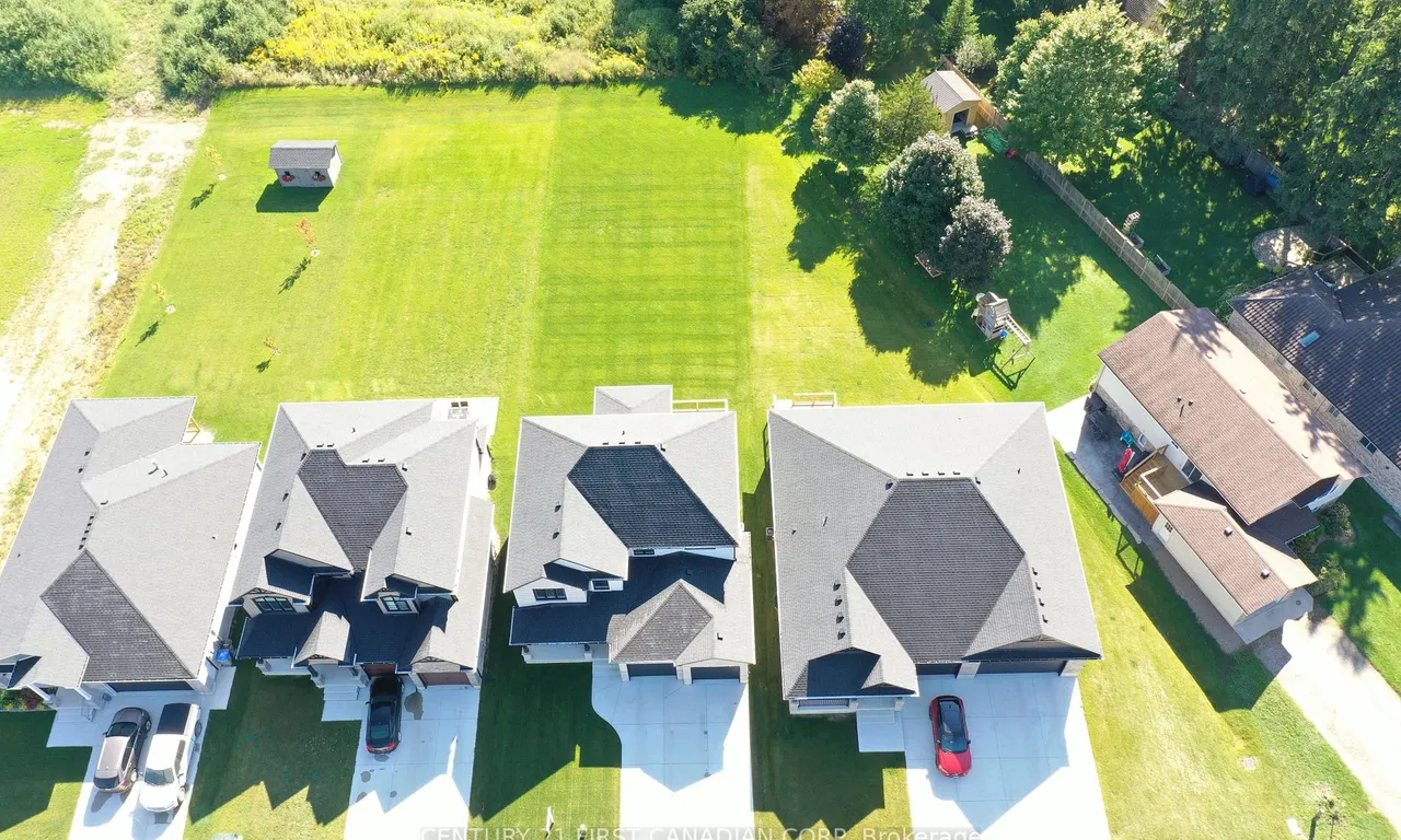 90 Queen St, North Middlesex, ON N0M 1A0