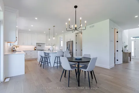90 Queen St, North Middlesex, ON N0M 1A0