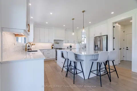 90 Queen St, North Middlesex, ON N0M 1A0