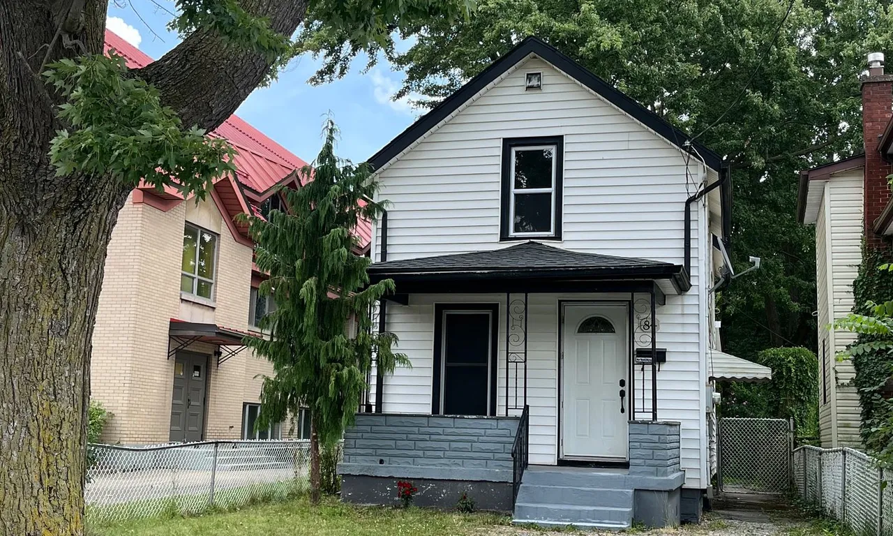 84 Empire St, Welland, ON L3B 2L4