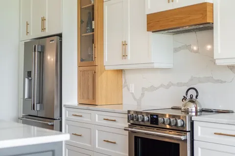 2400 County Rd 3, Prince Edward County, ON K0K 1L0
