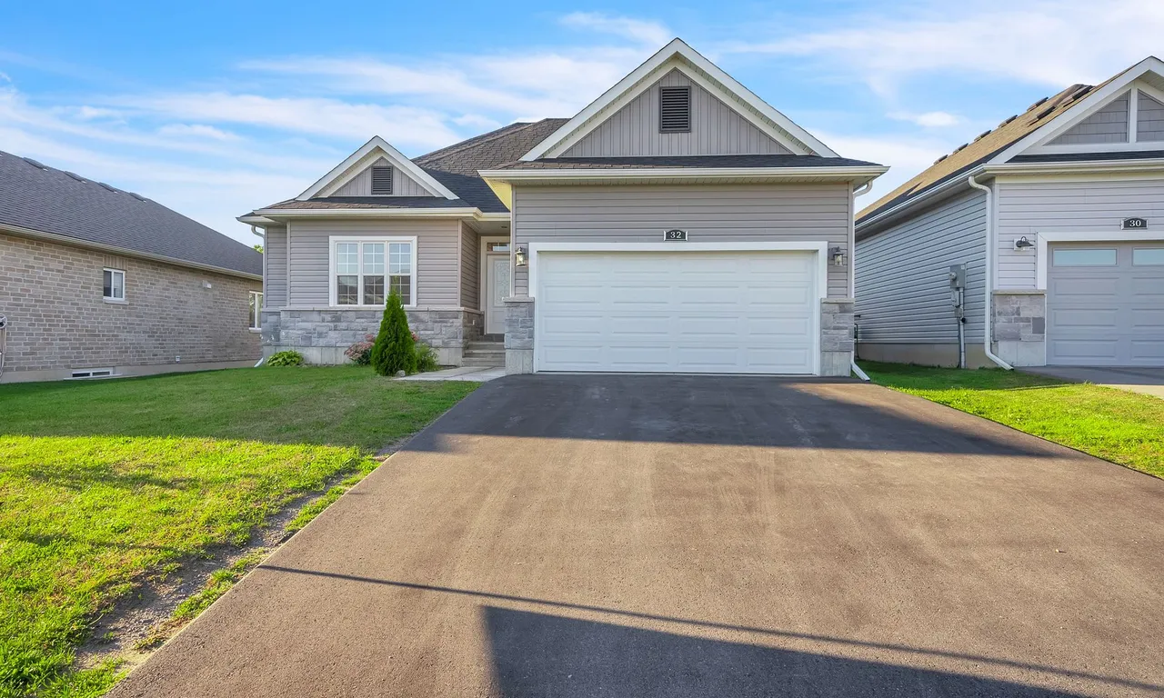32 Redwood Dr, Belleville, ON K8N 4Z5