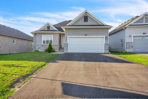 32 Redwood Dr, Belleville, ON K8N 4Z5