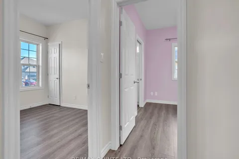 32 Redwood Dr, Belleville, ON K8N 4Z5