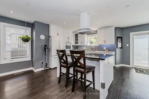 144 General Dr, Kitchener, ON N2K 3S6