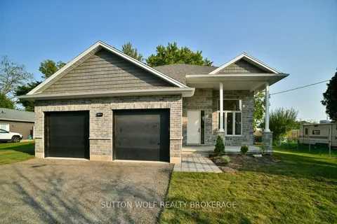 28 Concord St, Strathroy-Caradoc, ON N7G 1M4