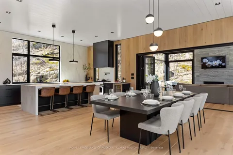 3864 Highway 118, Muskoka Lakes, ON P0B 1J0