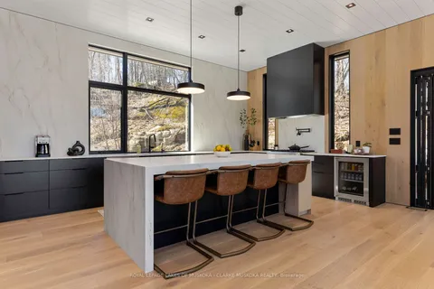 3864 Highway 118, Muskoka Lakes, ON P0B 1J0