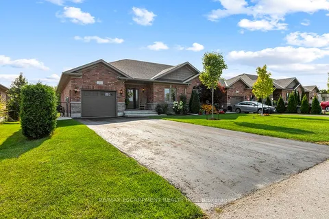 10 Brown St, Minto, ON N0G 1M0
