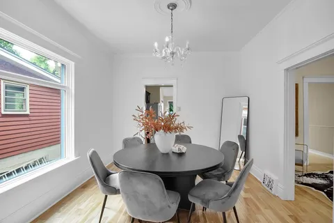 559 St James St, London, ON N5Y 3P5