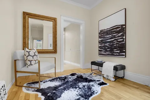 559 St James St, London, ON N5Y 3P5