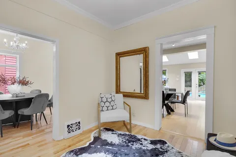 559 St James St, London, ON N5Y 3P5