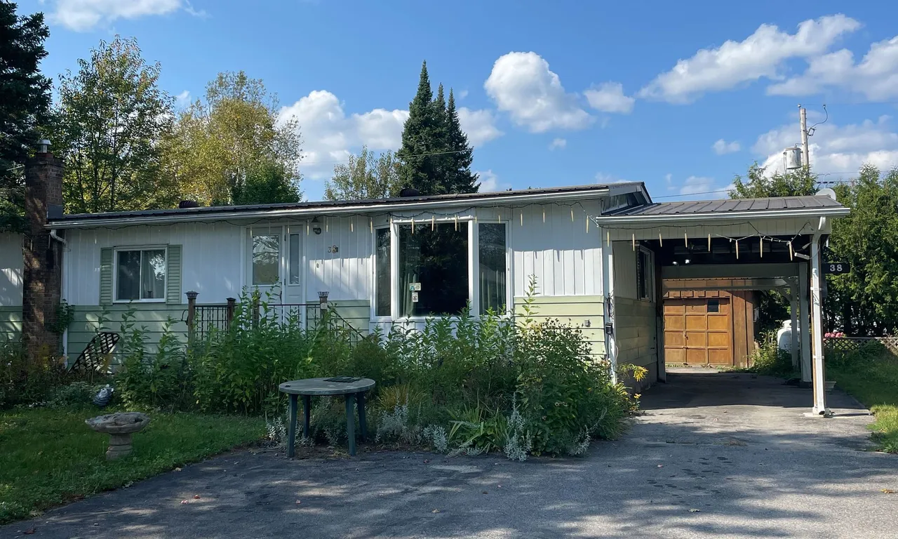 38 Great Oak St, Highlands East, ON K0L 1M0