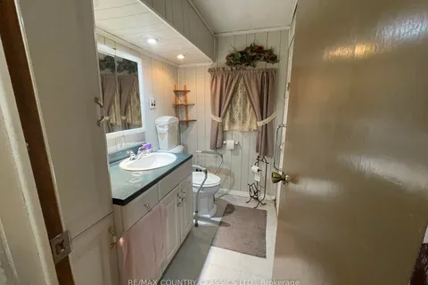 38 Great Oak St, Highlands East, ON K0L 1M0