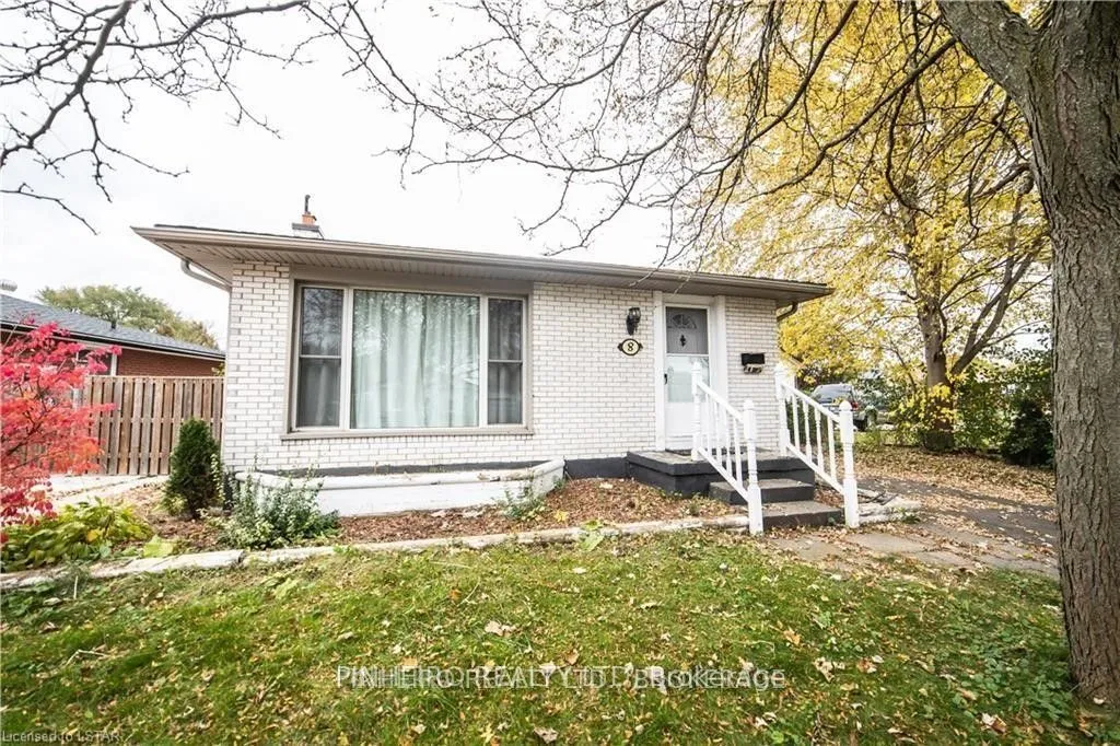 8 Dickens Ave, London, ON N5V 2Y1