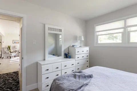 82 Queenston Cres, London, ON N5W 1N6