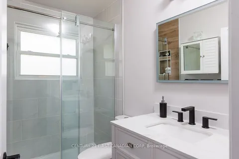 82 Queenston Cres, London, ON N5W 1N6