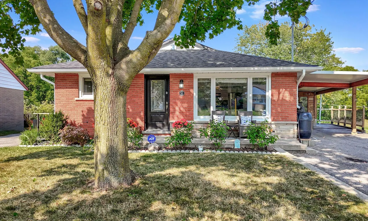 51 Southmoor Dr, Kitchener, ON N2M 4M5