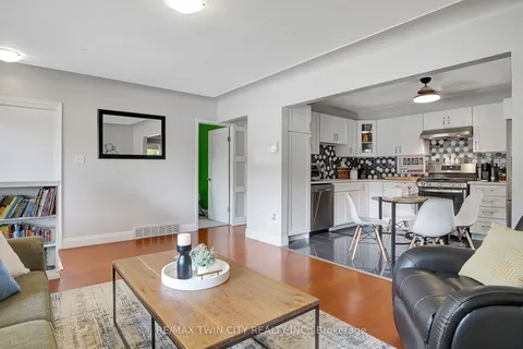 51 Southmoor Dr, Kitchener, ON N2M 4M5