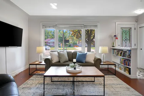 51 Southmoor Dr, Kitchener, ON N2M 4M5