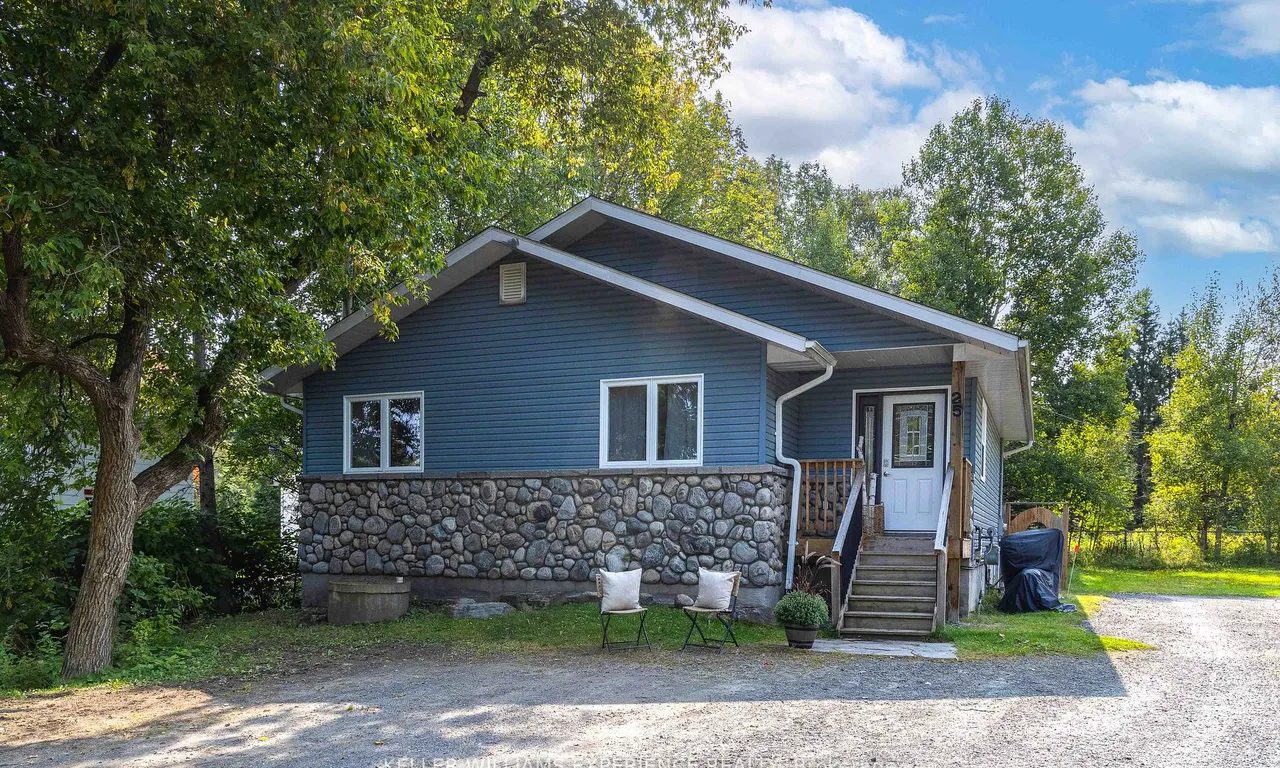 25 E Elliott St, Huntsville, ON P1H 1W7