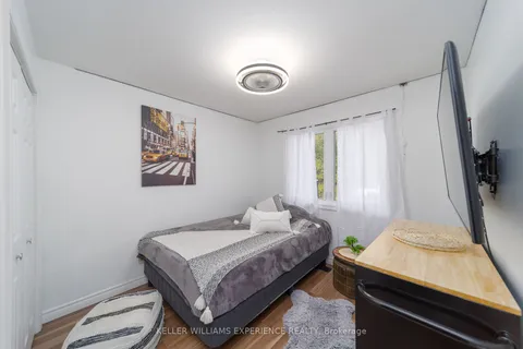 25 E Elliott St, Huntsville, ON P1H 1W7