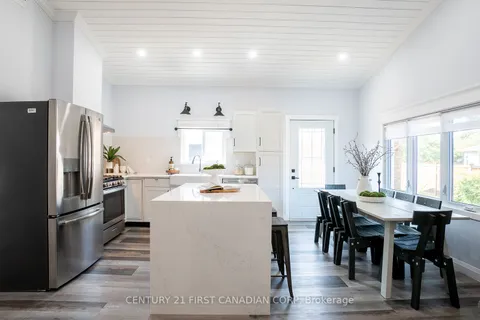 605 Lakeshore Rd, Sarnia, ON N7V 2S8