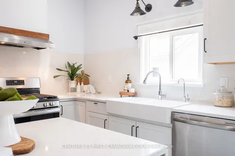 605 Lakeshore Rd, Sarnia, ON N7V 2S8