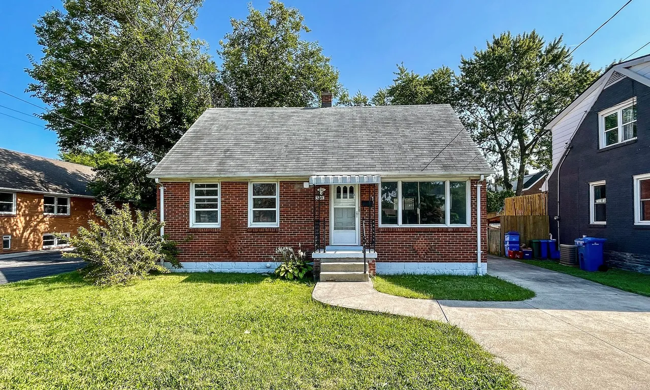 5245 WYANDOTTE St, Windsor, ON N8S 1L5